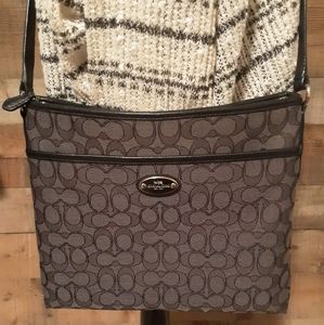 ❤COACH     Large Gray and Black Crossbody❤